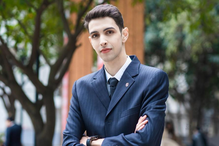 Khác với vẻ hài hước trên những clip TikTok, Rufino là một người sống rất kỉ luật, đặc biệt với những mục tiêu mà bản thân đề ra. Nguồn: FBNV Khác với vẻ hài hước trên những clip TikTok, Rufino là một người sống rất kỉ luật, đặc biệt với những mục tiêu mà bản thân đề ra. Nguồn: FBNV