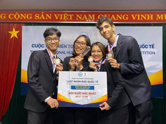 Rufino cho rằng mình chưa hoàn hảo và sẽ không bao giờ hoàn hảo nên luôn luôn muốn phát triển bản thân thành một phiên bản tốt hơn của chính mình. Nguồn: FBNV. Rufino cho rằng mình chưa hoàn hảo và sẽ không bao giờ hoàn hảo nên luôn luôn muốn phát triển bản thân thành một phiên bản tốt hơn của chính mình. Nguồn: FBNV.