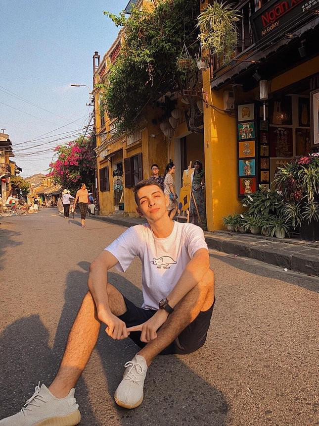 Rufino mong muốn có thể làm tốt sứ mệnh lan tỏa năng lượng tích cực và niềm vui đến cho mọi người. Nguồn: FBNV Rufino mong muốn có thể làm tốt sứ mệnh lan tỏa năng lượng tích cực và niềm vui đến cho mọi người. Nguồn: FBNV