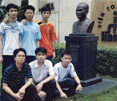 6 học sinh Việt Nam tham dự kỳ thi Olympic Toán quốc tế IMO 2010 đều đoạt giải. (Thanh Niên). 6 học sinh Việt Nam tham dự kỳ thi Olympic Toán quốc tế IMO 2010 đều đoạt giải. (Thanh Niên)