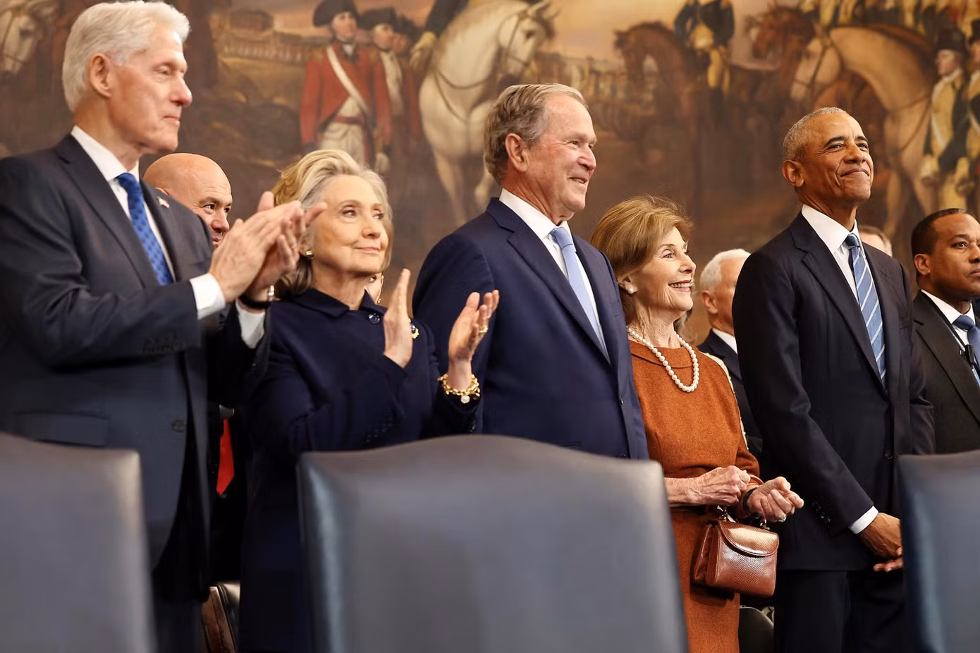Ông Obama tham dự lễ nhậm chức của ông Trump một mình, trong khi những người tiền nhiệm khác đều có vợ đi cùng. Ảnh: Getty Images.