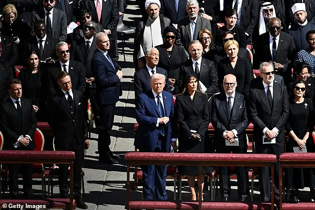 Ông Trump cùng các nhà lãnh đạo và hoàng gia thế giới dự tang lễ Giáo hoàng Francis. Ảnh: Getty Images.