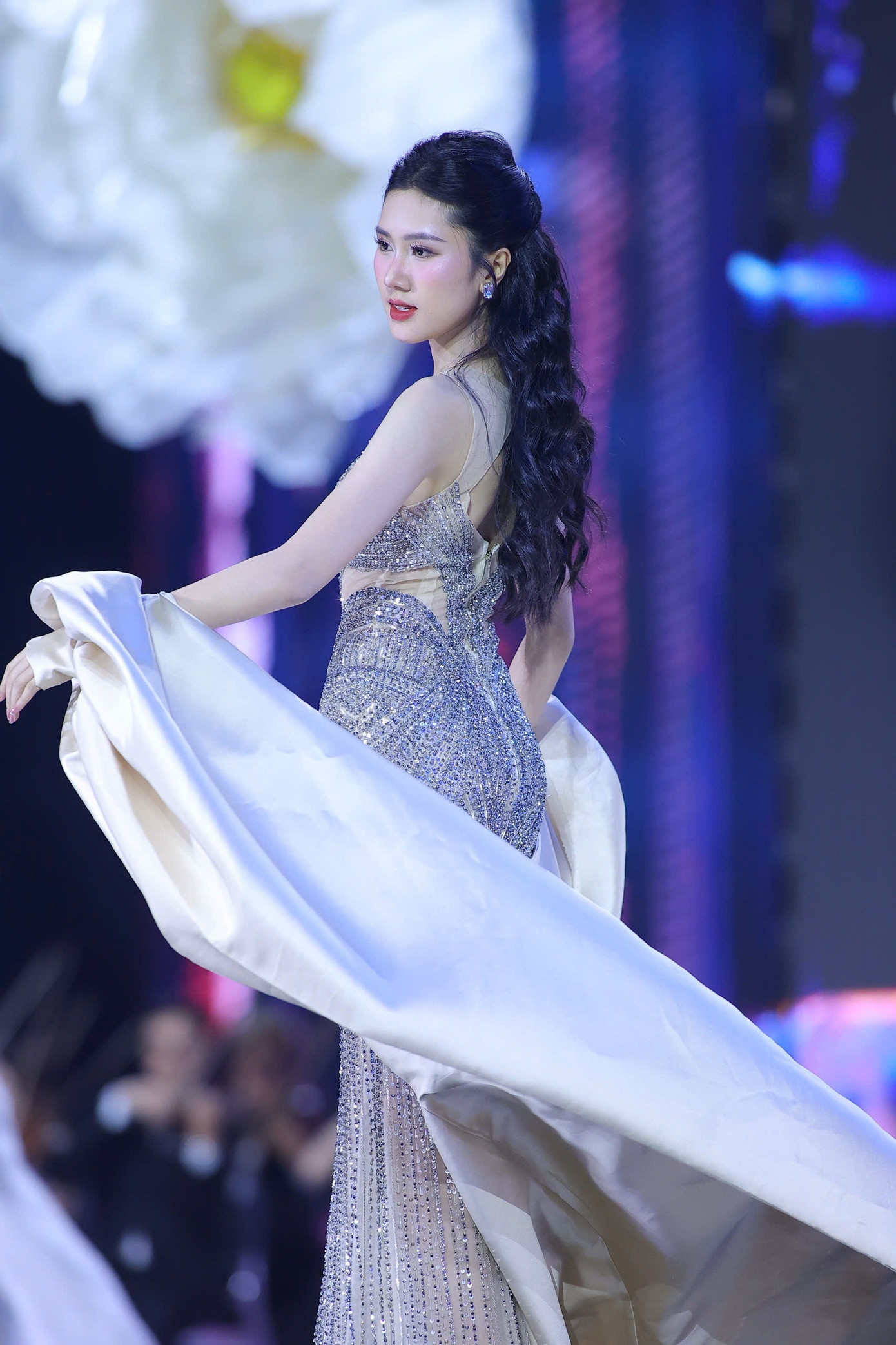 Đến với cuộc thi Hoa hậu Việt Nam 2024, họ không chỉ cần đẹp, mà còn phải tỏa sáng từ bên trong.