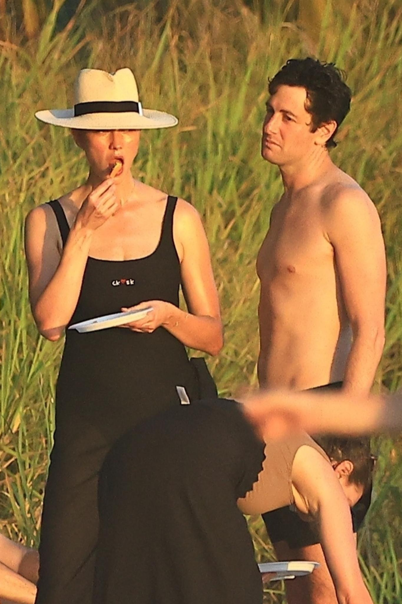 Ivanka và em dâu siêu mẫu không thân nhưng cũng không bất hòa. Theo nguồn tin, họ không thể xích lại gần nhau hơn vì bất đồng trong quan điểm chính trị. Ảnh: BackGird.