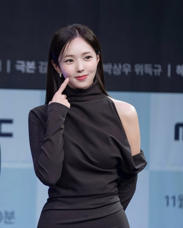 Chae Soo Bin sinh năm 1994, xuất thân từ Khoa Điện ảnh và Nghệ thuật của Đại học Konkuk (Seoul, Hàn Quốc). Đến thời điểm hiện tại, cô gắn bó với công việc diễn xuất chuyên nghiệp được 11 năm.