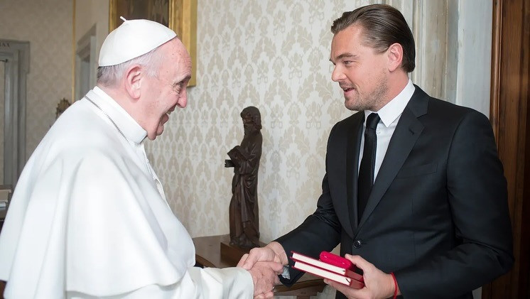 Leonardo DiCaprio được diện kiến và nói chuyện với Giáo hoàng Francis về biến đổi khí hậu năm 2016. Ảnh: IG. Leonardo DiCaprio được diện kiến và nói chuyện với Giáo hoàng Francis về biến đổi khí hậu năm 2016. Ảnh: IG.
