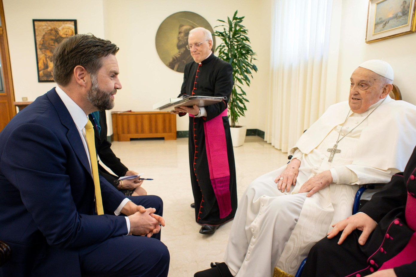 JD Vance gặp Giáo hoàng Francis tại Thành Vatican một ngày trước khi ông qua đời. Ảnh: Getty Images. JD Vance gặp Giáo hoàng Francis tại Thành Vatican một ngày trước khi ông qua đời. Ảnh: Getty Images.