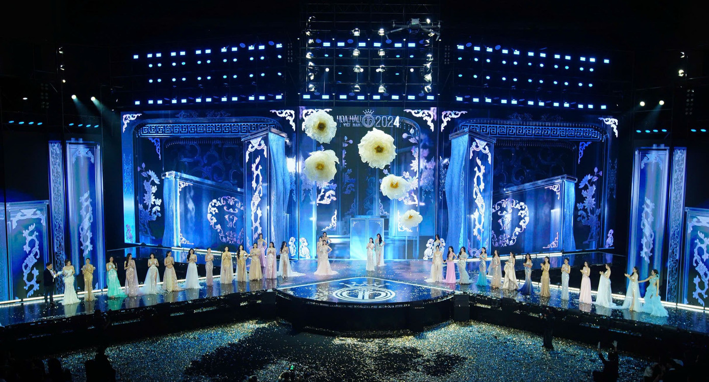 Sân khấu Chung khảo toàn quốc cuộc thi Hoa hậu Việt Nam 2024 nhận được nhiều lời khen từ khán giả, từ thiết kế, ánh sáng đến ý nghĩa ẩn chứa bên trong.