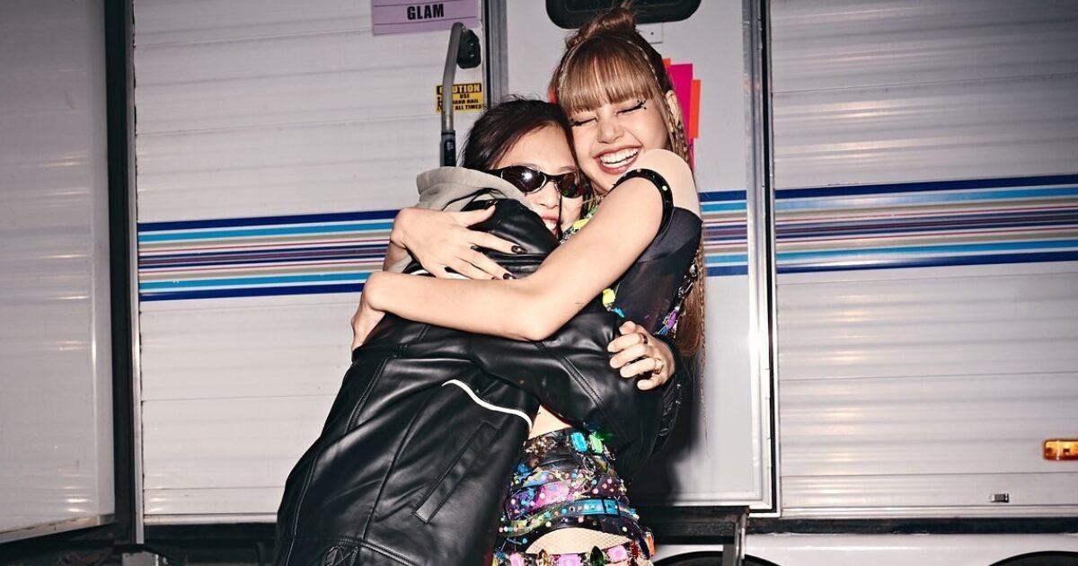 Jennie và Lisa cùng nhau công phá Coachella 2025. Jennie và Lisa cùng nhau công phá Coachella 2025.