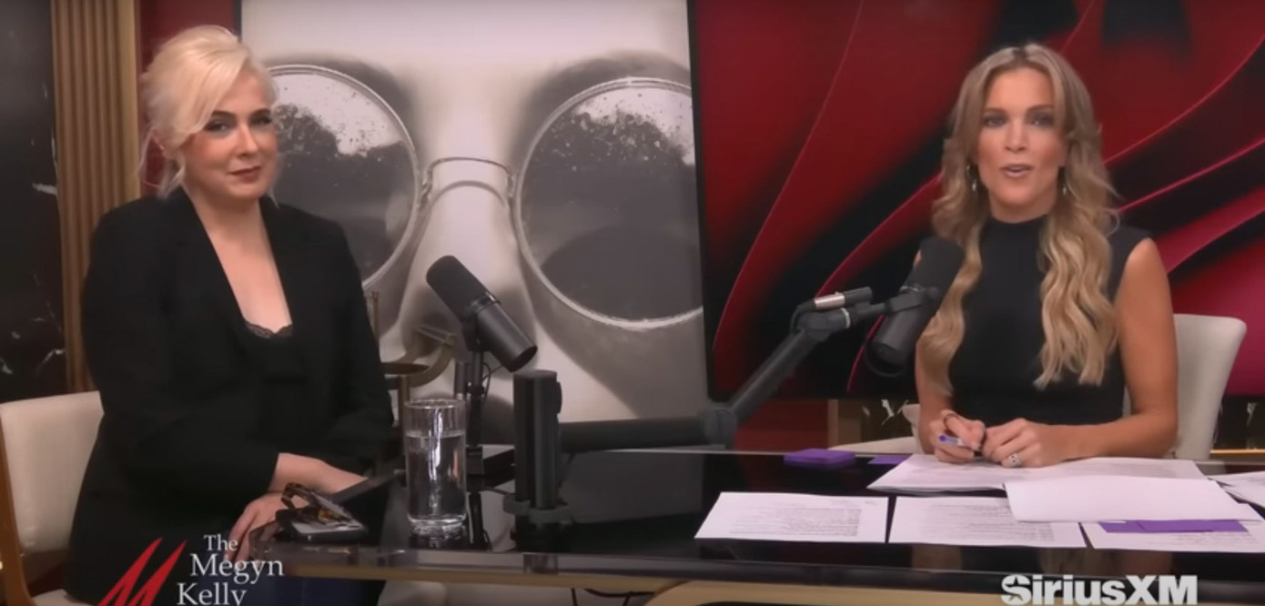 Megyn Kelly (tóc xõa) chỉ trích mối quan hệ của ông bà Obama trên sóng truyền hình.