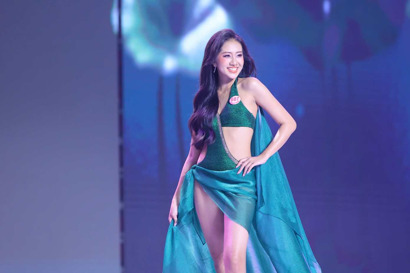 Họ cho thấy sự tự tin và kỹ năng catwalk ngày càng thành thạo.