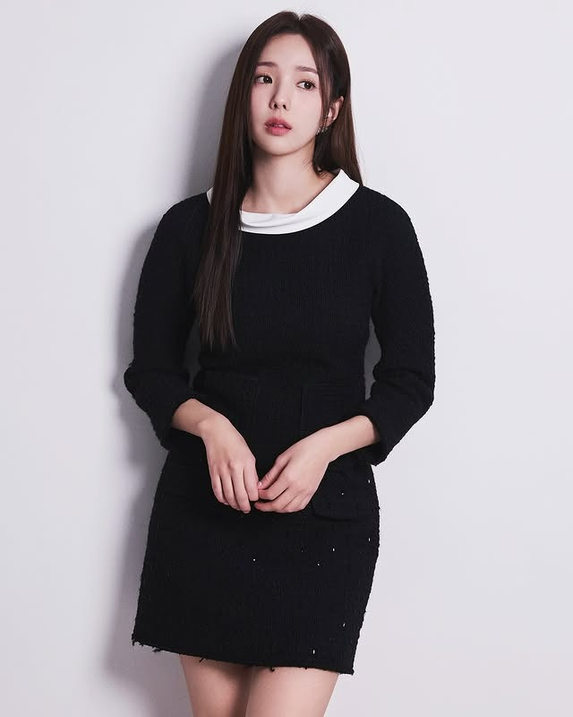 Trong phim, Chae Soo Bin hóa thân thành phiên dịch viên ngôn ngữ ký hiệu Hong Hee Joo. Cô có cuộc hôn nhân hợp đồng với Baek Sa Eon (Yoo Yeon Seok đóng), phát ngôn viên của Tổng thống Hàn Quốc. Phản ứng hóa học của nam nữ chính bùng nổ đến mức khán giả nghi ngờ họ yêu nhau ngoài đời thực. Tuy nhiên, người trong cuộc đã lên tiếng phủ nhận.