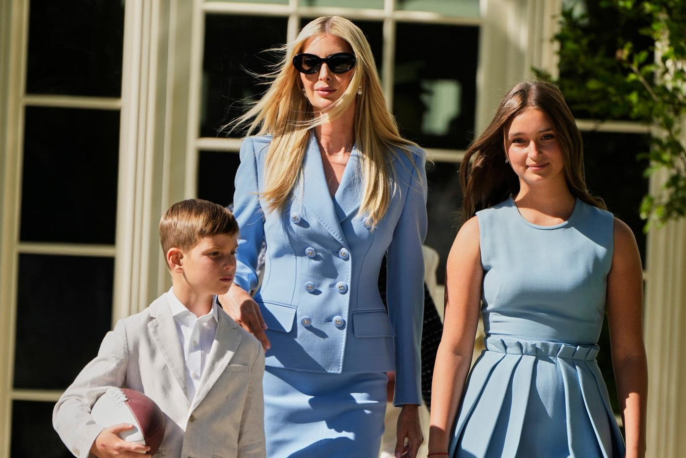 Ivanka Trump dẫn theo 2 con tham dự sự kiện tại Nhà Trắng. Ảnh: AP.