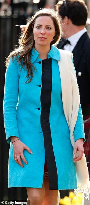 4 tình cũ của William: Isabella Anstruther-Gough-Calthorpe (váy đen), Arabella Musgrave (váy tím), Rose Farquhar (áo xanh lam) và Jecca Craig. Ảnh: Getty Images/Rex Features.