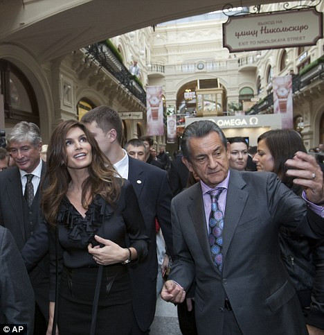 Hiện tại Cindy đang có chuyến công tác tại Nga