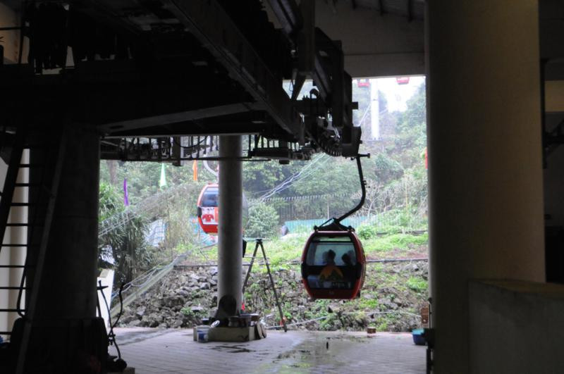 Cảnh quá tải, ùn tắc diễn ra suốt ngày khai hội