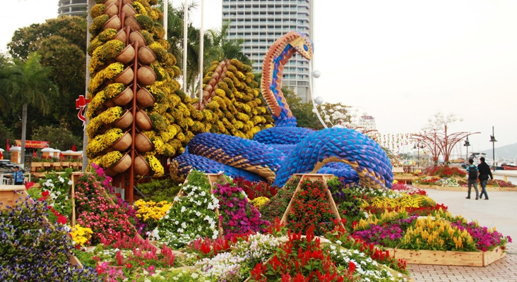 . Rắn nhả ngọc