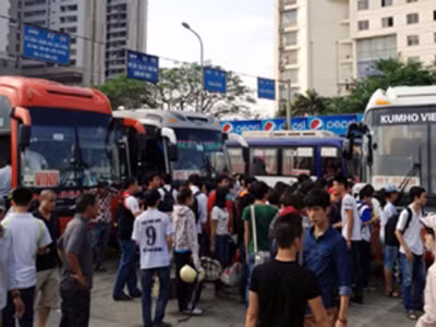 Bến xe Mỹ Đình (TP Hà Nội) luôn trong tình trạng quá tải