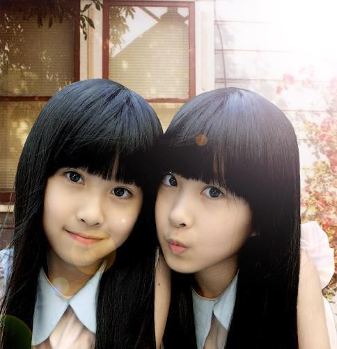 Hình ảnh hai thiên thần khi còn nhỏ.