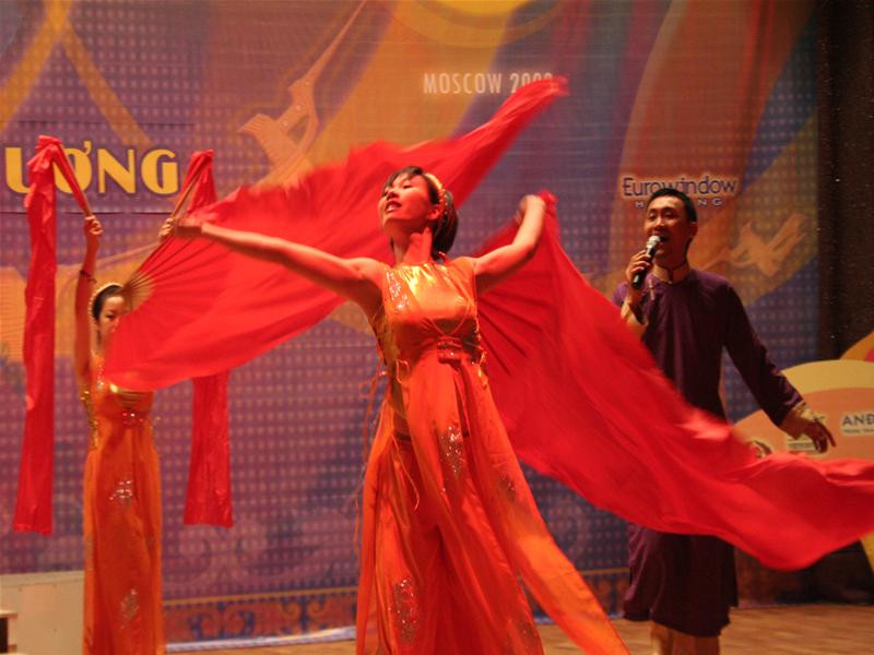 Các tiết mục văn nghệ của đoàn TNSV tại Nga rất đặc sắc Các tiết mục văn nghệ của đoàn TNSV tại Nga rất đặc sắc