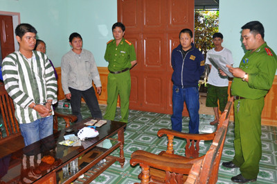  Đọc lệnh bắt, khám xét Nguyễn Văn Thái