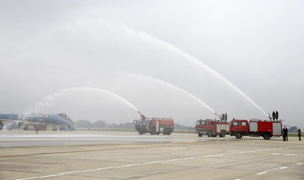 Xe chữa cháy tiếp cận và xử lý đám cháy