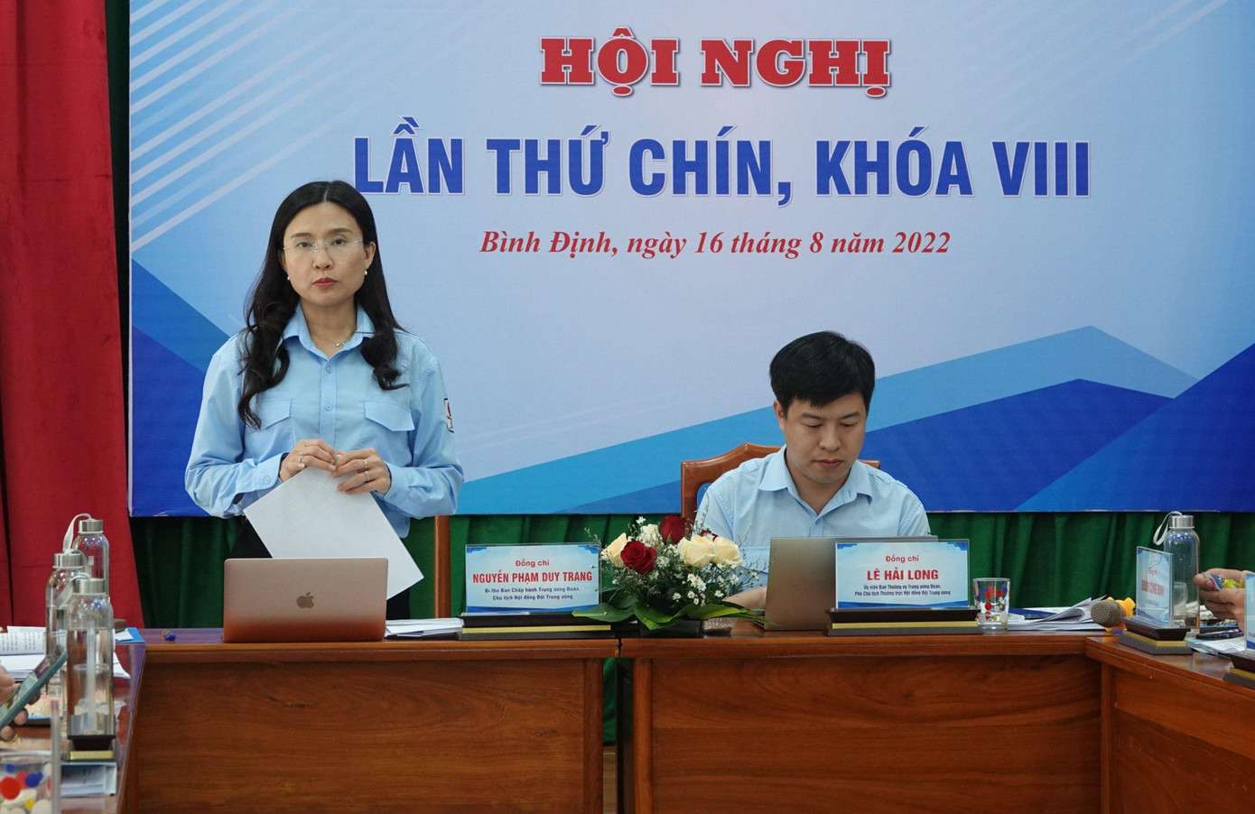 Chị Nguyễn Phạm Duy Trang và anh Lê Hải Long chủ trì hội nghị.