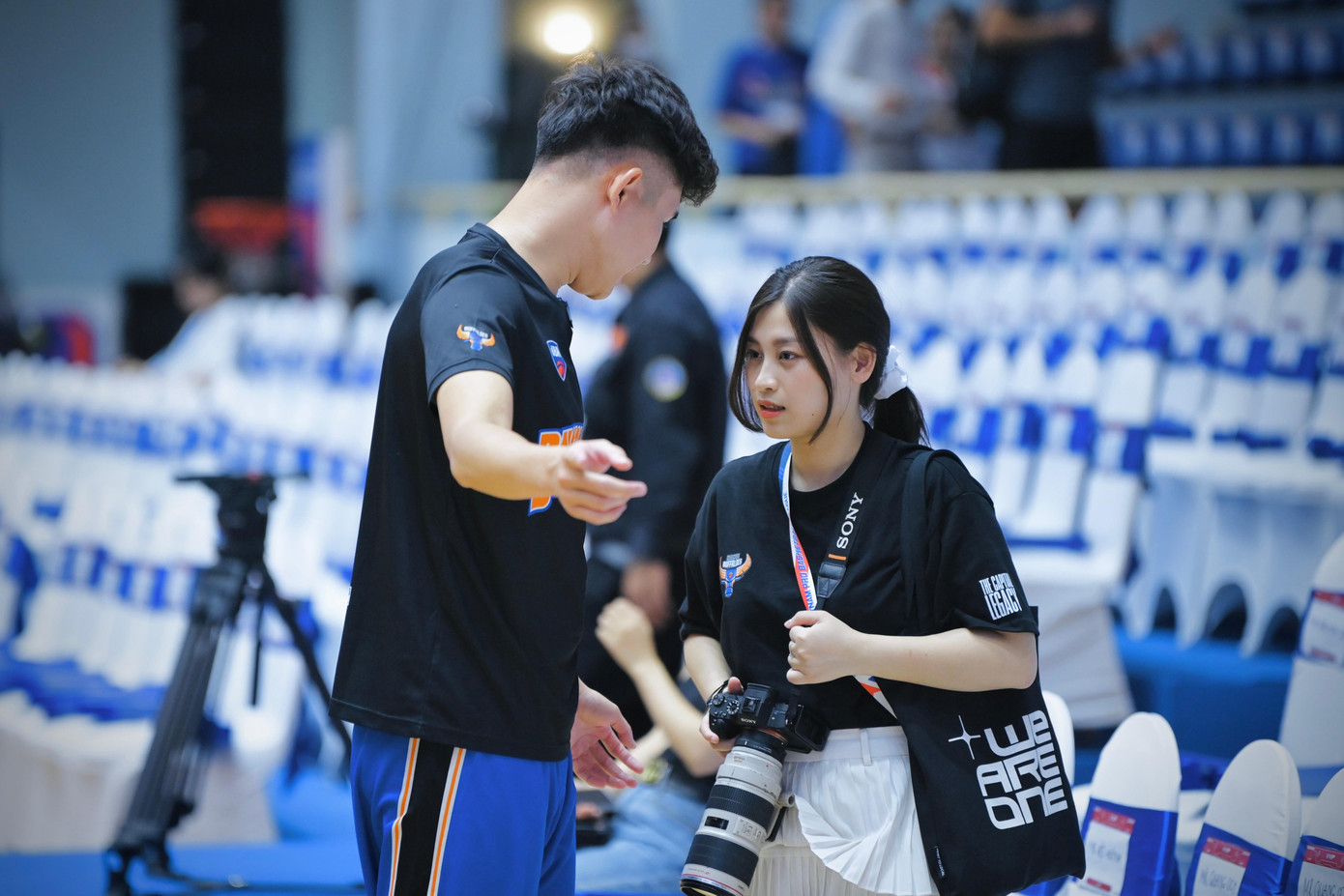 Đam mê chụp ảnh, nhân vật chính trong lòng Tô Linh, luôn luôn là cầu thủ mang áo số 1 - Đinh Tiến Công (Ảnh: Mạnh Quân)