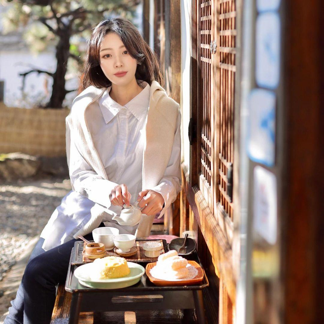 Người đẹp ảo có ngoại hình và lối ăn mặc bắt trend giới trẻ Người đẹp ảo có ngoại hình và lối ăn mặc bắt trend giới trẻ