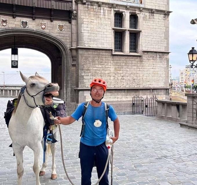 Dư Trí Hiển bắt đầu về quê nhà từ Tây Ban Nha (Ảnh: Sina). Dư Trí Hiển bắt đầu về quê nhà từ Tây Ban Nha (Ảnh: Sina).