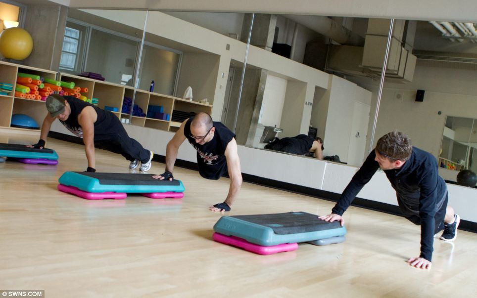 Quá trình tập luyện của Spencer để có một sức khỏe tốt, dẻo dai để leo núi.