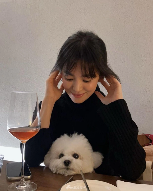 Phim The Glory về đề tài báo thù là phim mới của Song Hye Kyo đang được khán giả rất trông đợi, vì đây là phim của nhà biên kịch "Hậu duệ mặt trời". Phim The Glory về đề tài báo thù là phim mới của Song Hye Kyo đang được khán giả rất trông đợi, vì đây là phim của nhà biên kịch "Hậu duệ mặt trời".