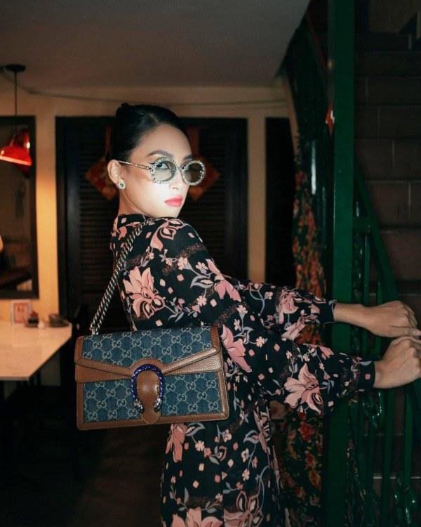 Gucci Dionysus cũng lại xuất hiện trên vai các nàng hậu. Ai nấy đều chọn túi dòng IT bag để không quá mạo hiểm với số tiền đã bỏ ra.
