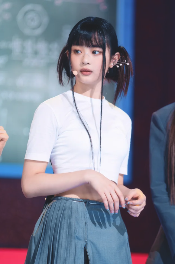 Hanni có bố là người Hà Nội, mẹ người TP.HCM, gia đình từng sống tại Australia.