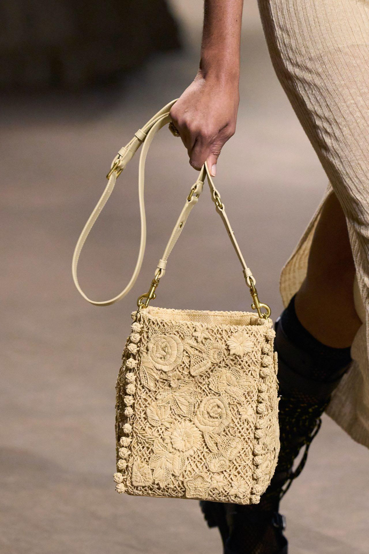 Một vài dáng túi cổ điển được Dior cho ra mắt trong BST 2023.