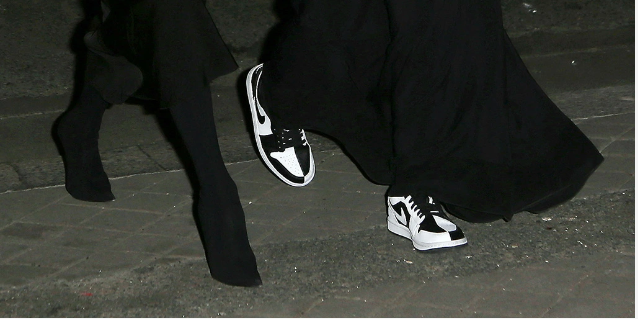 Đôi giày Nike Dunk Low của Harper Beckham chiếm trọn sự chú ý. Đôi giày Nike Dunk Low của Harper Beckham chiếm trọn sự chú ý.