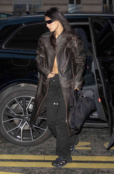 Đôi giày yêu thích của Bella trông thú vị và thời trang theo cách riêng của nó, dù xấu xí.