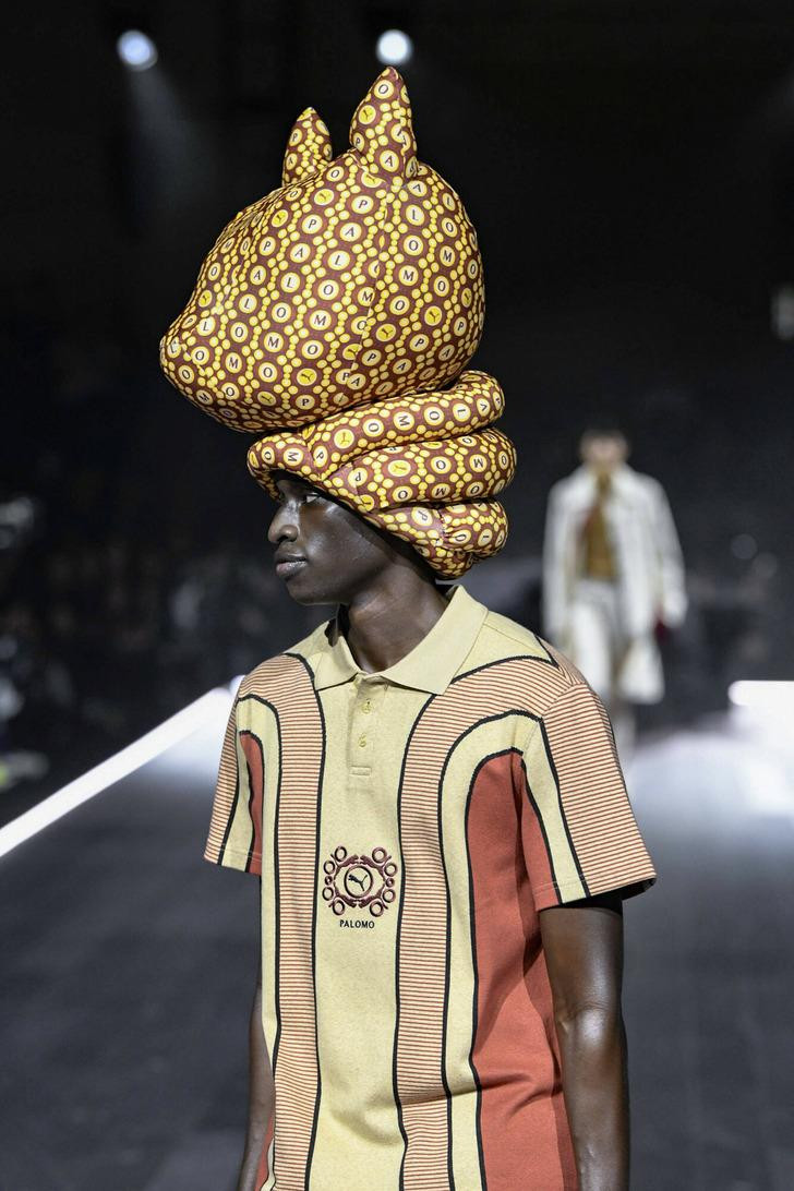 Không hiểu nổi cái nón này của Puma luôn, chắc để dọa thú dữ khi bạn đi lạc vào rừng.