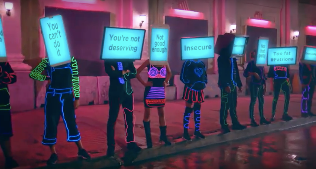 Catriona luôn cố gắng thoát ra khỏi sự phân tâm và tự cảm nhận giá trị bản thân hơn là chờ sự công nhận.