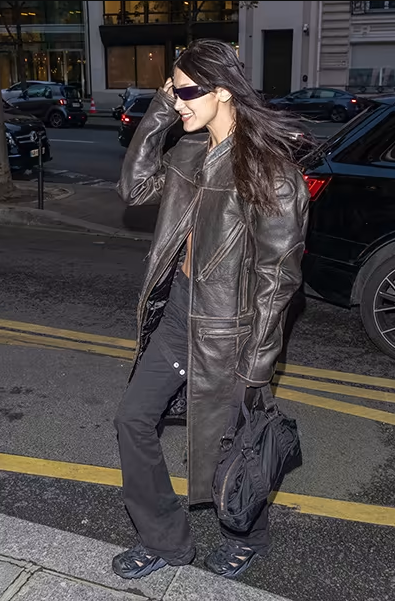 Đôi giày tuy không xuất sắc về mặt thời trang nhưng trông rất thoải mái, mát mẻ và êm ái