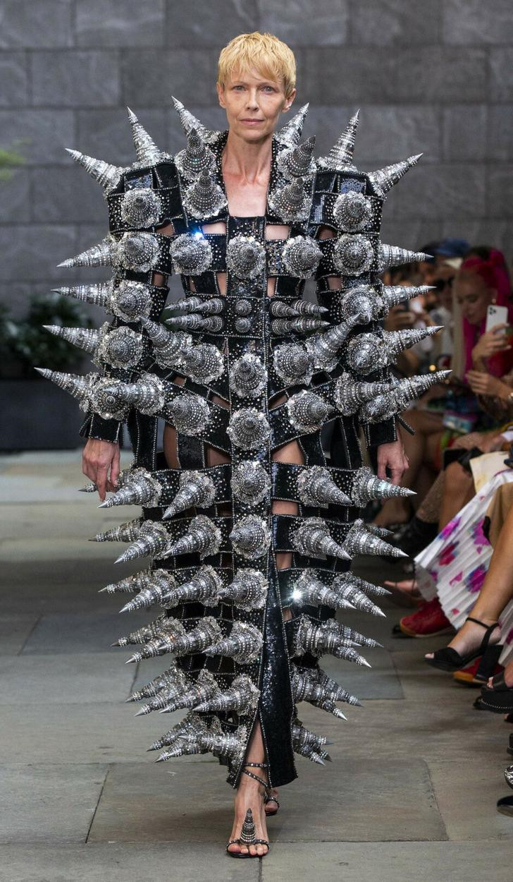 Thiết kế này của Area trông giống con ốc gai, tự dưng thèm một bát nước chấm...