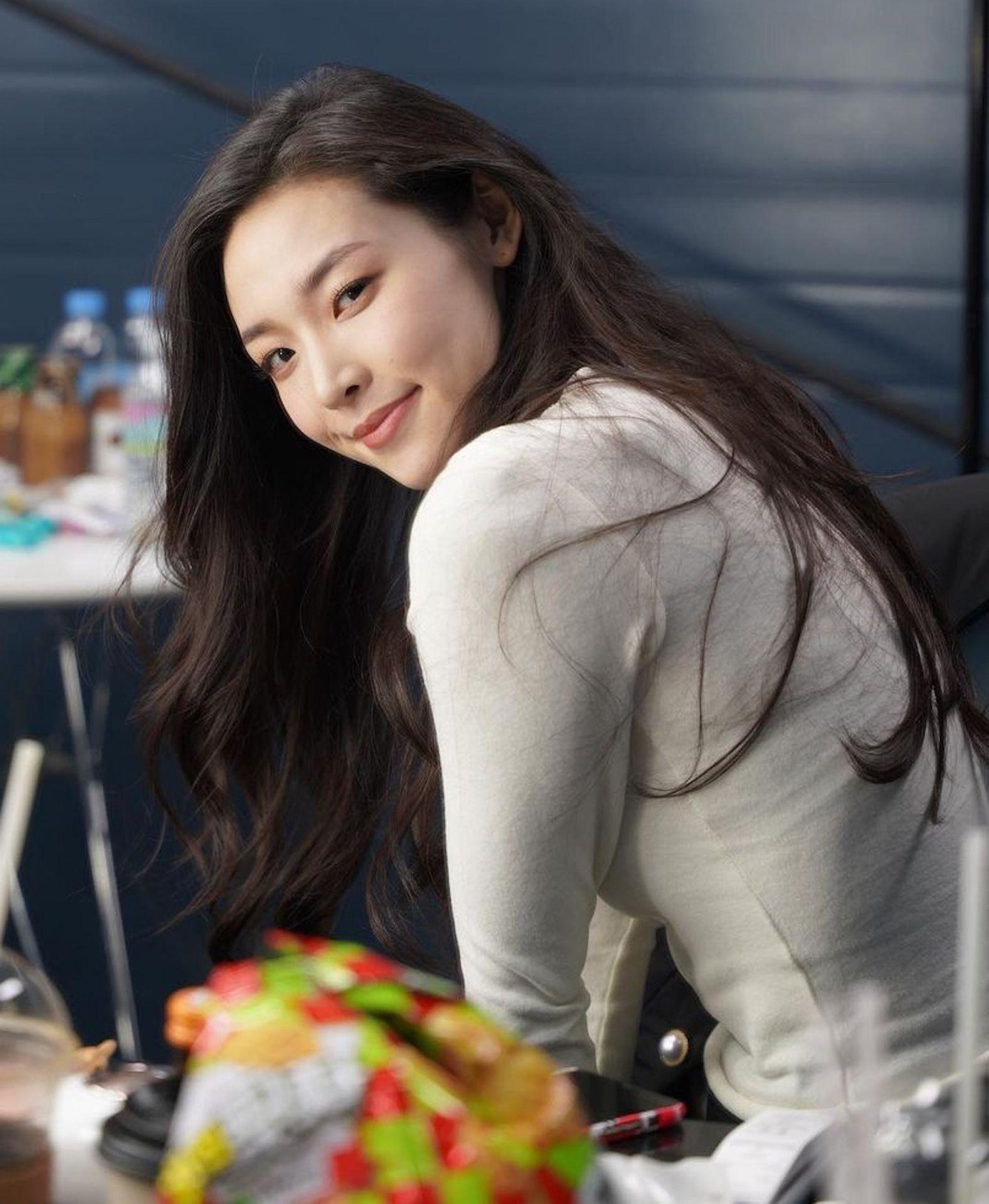 Mina Sue Choi đích thực là công dân toàn cầu. Mina Sue Choi đích thực là công dân toàn cầu.