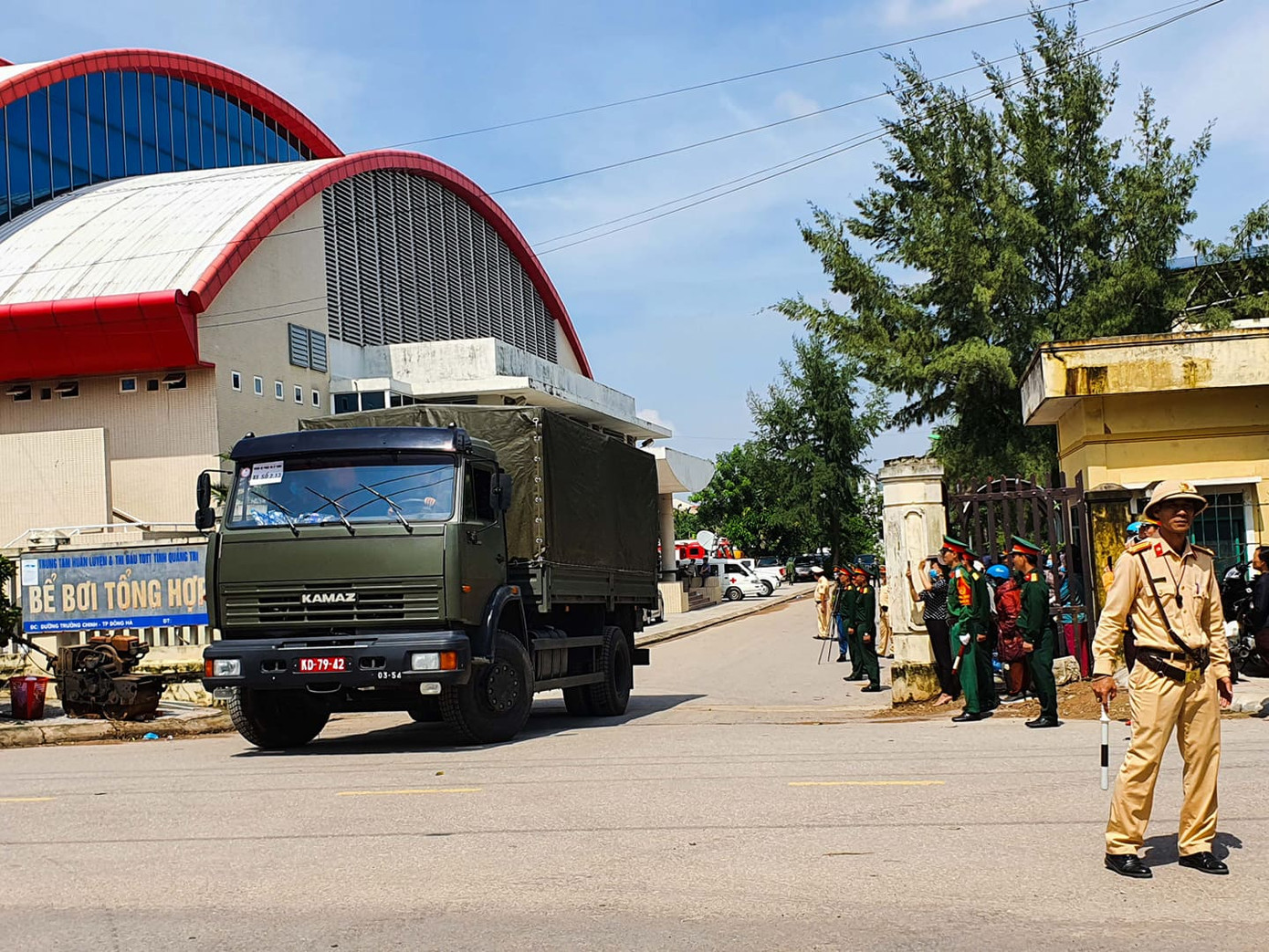 Rưng rưng lễ tang 22 chiến sĩ hy sinh tại Quảng Trị ảnh 1