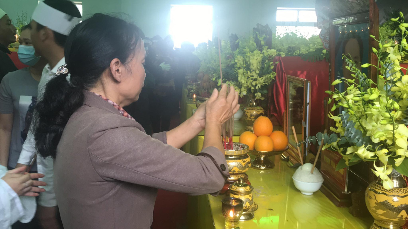 Hàng ngàn người tiễn biệt 13 liệt sĩ hy sinh tại Rào Trăng ảnh 21