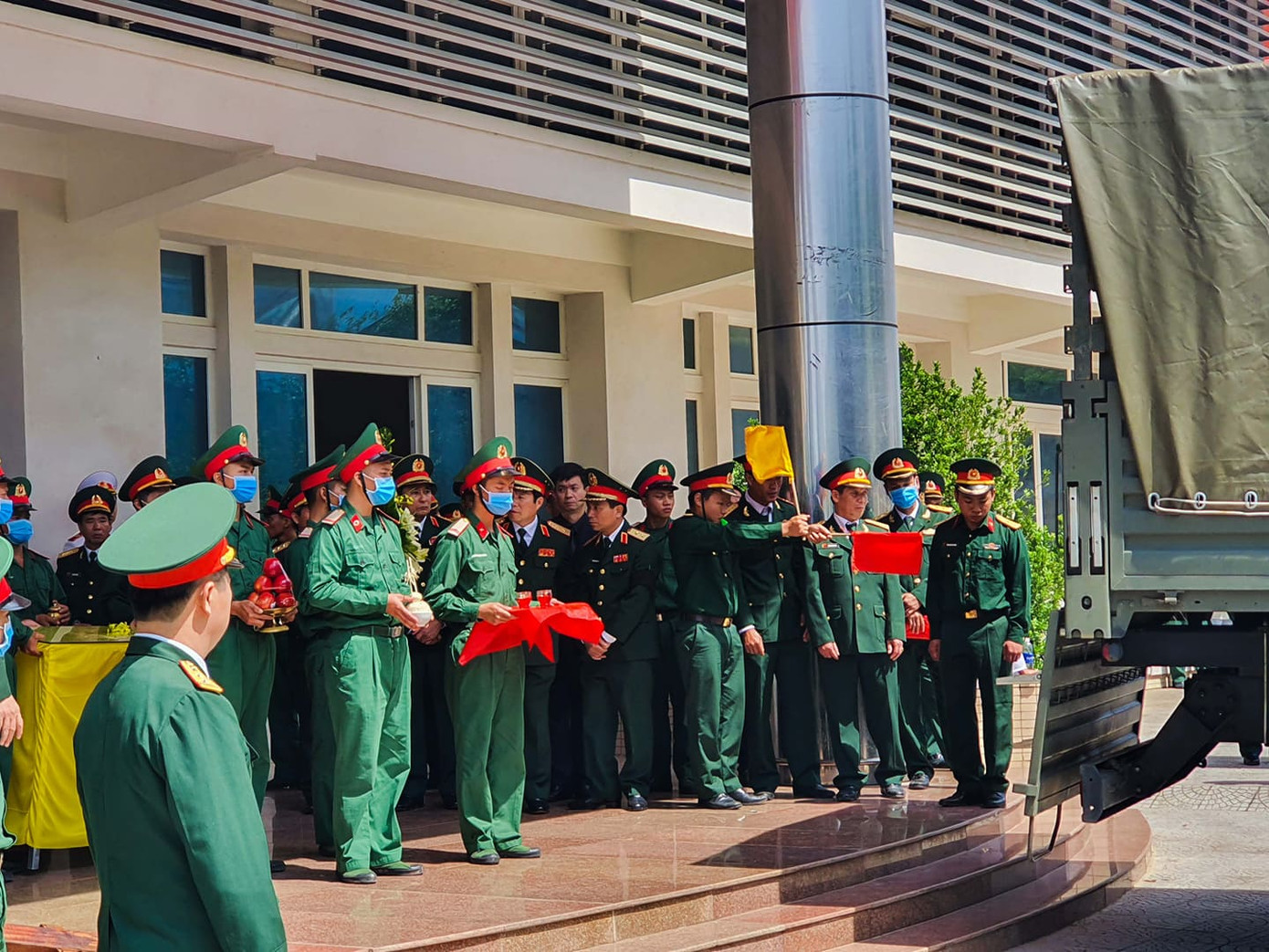 Rưng rưng lễ tang 22 chiến sĩ hy sinh tại Quảng Trị ảnh 3