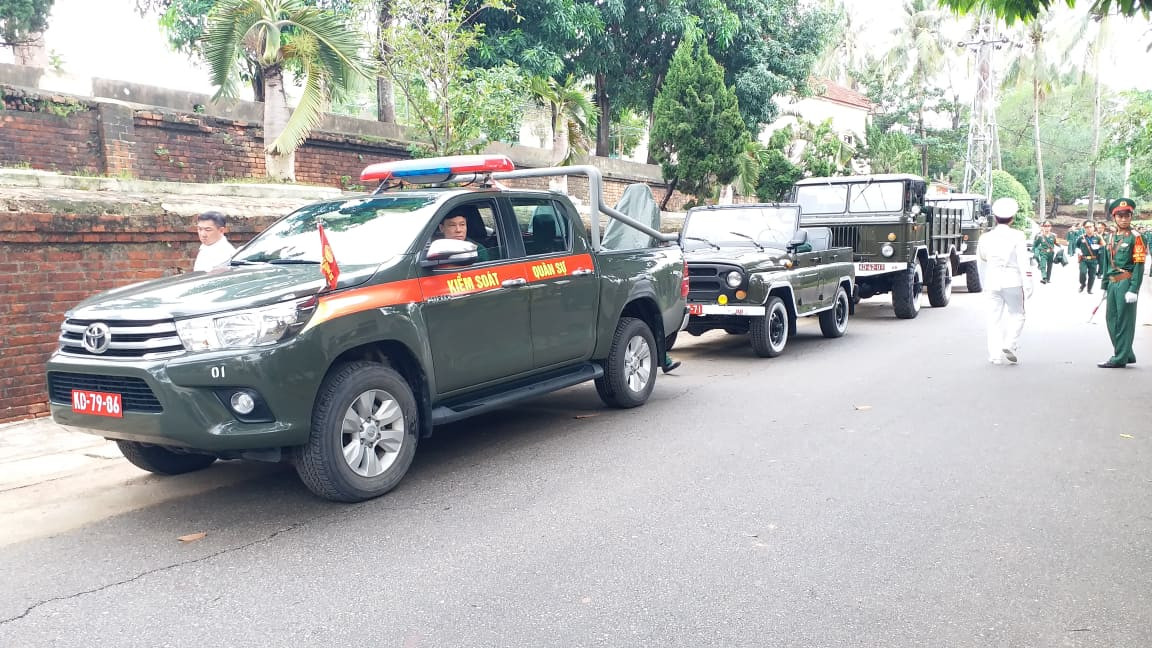 Hàng ngàn người tiễn biệt 13 liệt sĩ hy sinh tại Rào Trăng ảnh 15