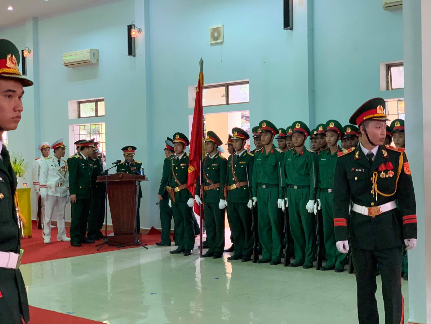 Hàng ngàn người tiễn biệt 13 liệt sĩ hy sinh tại Rào Trăng ảnh 18