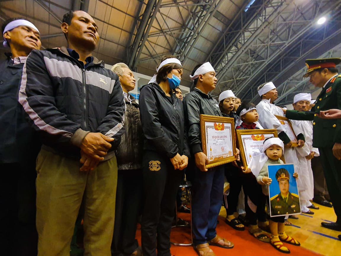 Rưng rưng lễ tang 22 chiến sĩ hy sinh tại Quảng Trị ảnh 25