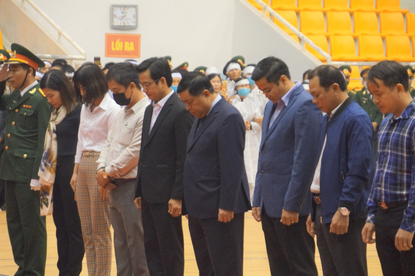 Rưng rưng lễ tang 22 chiến sĩ hy sinh tại Quảng Trị ảnh 16