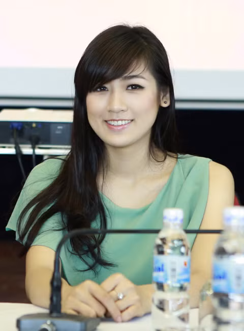 Á hậu 1 Dương Tú Anh. Á hậu 1 Dương Tú Anh